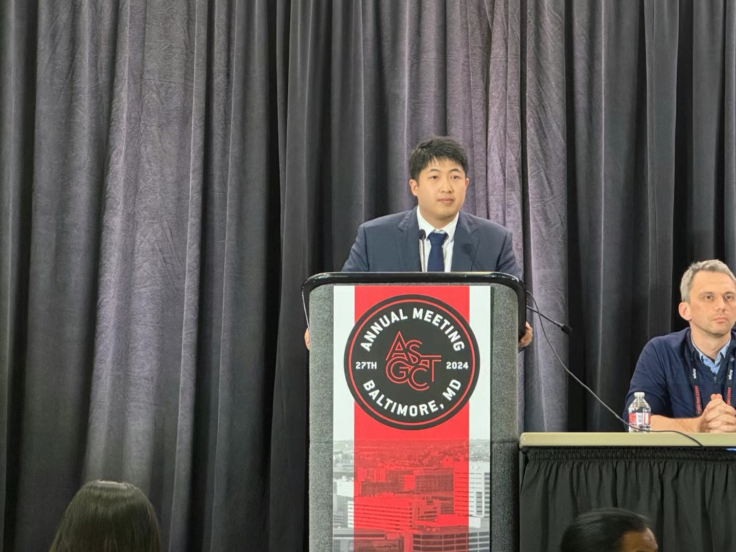 Yining presenting at ASGCT 2024